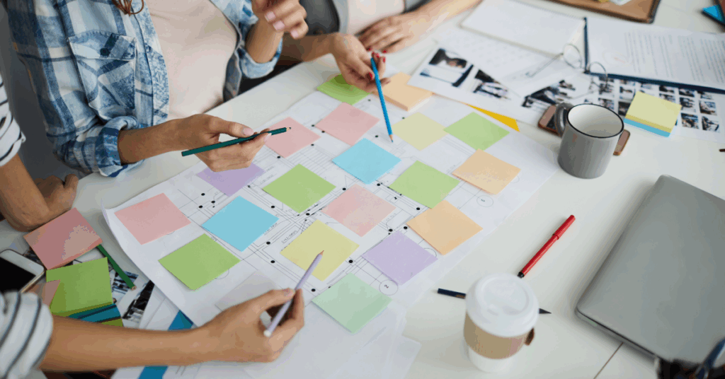 Post it et crayons